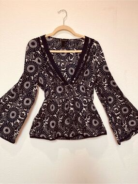 INC 100% Cotton Dark Navy andWhite Floral V-Neck Bell Sleeve Top